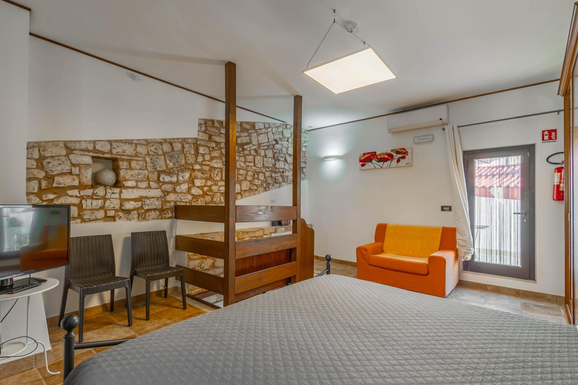 Antiche Mura Apartments "Nel Cuore Della Puglia"Bivani, Cucina, Terrazzo Turi Luaran gambar